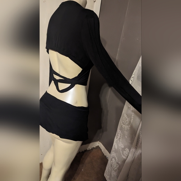 Black long sleeve crop top strapy Urban outfitters sexy club yoga swoop neck - Picture 2 of 8